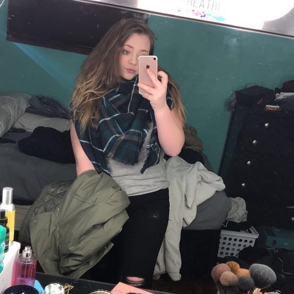 Meet your Posher, Heather - Picture 1 of 1